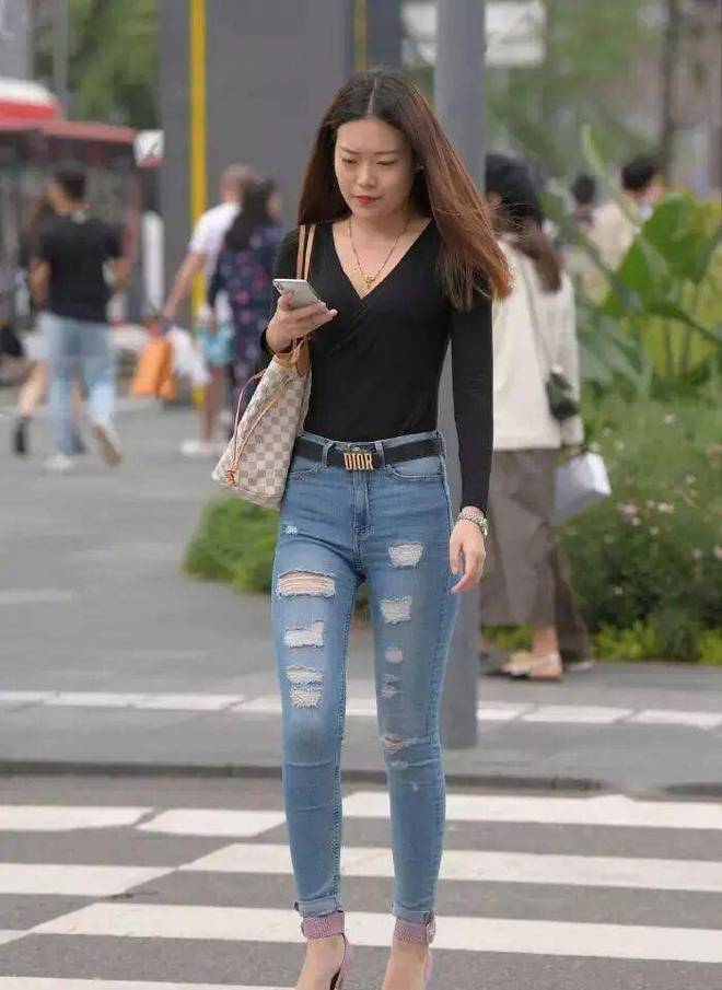 穿什么阔腿裤破洞裤才是“扛把子”时髦又修